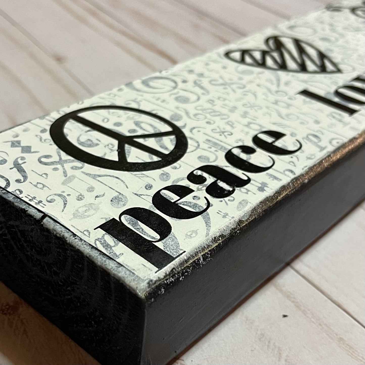 Peace Love Music Shelf Sitter