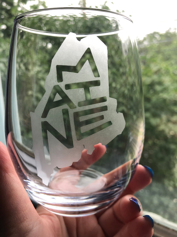 Etched Maine Wine Glass